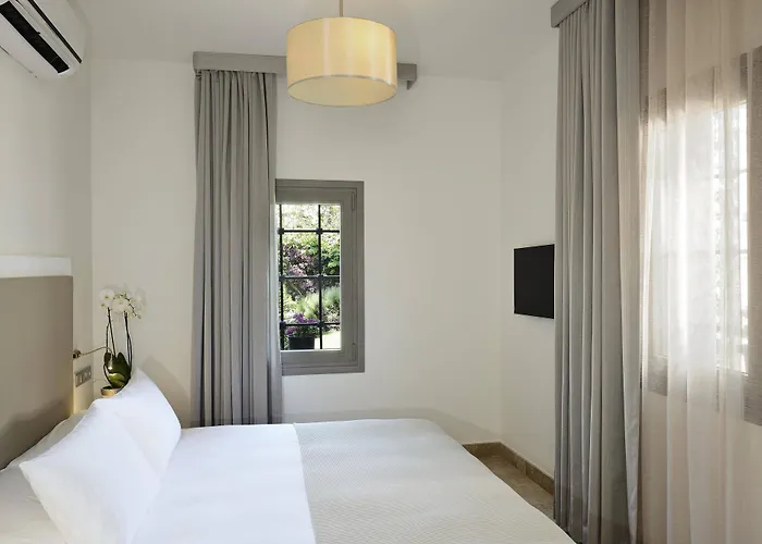 Marina Garden Hotell 4*